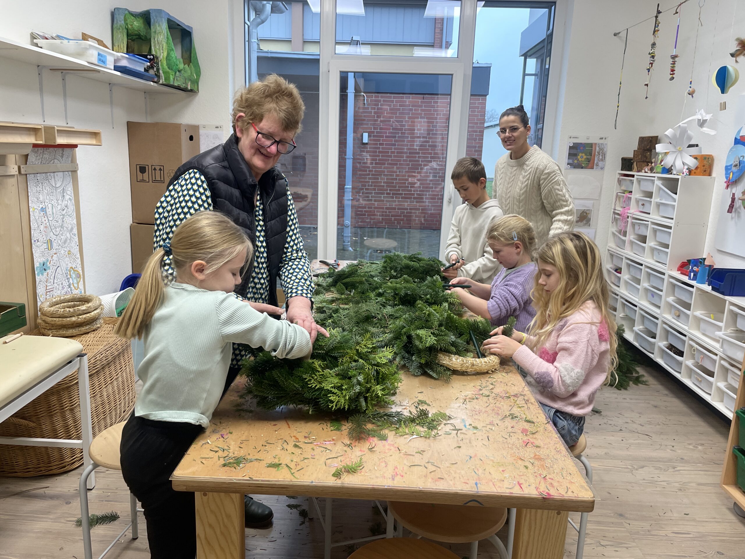 LandFrauen gestalten Kränze